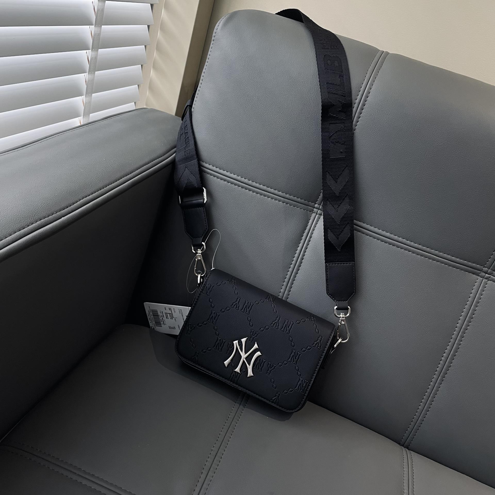 MLB Mini Monogram Embo Crossbag NY Yankees Black + 1 - V Dreamer Store