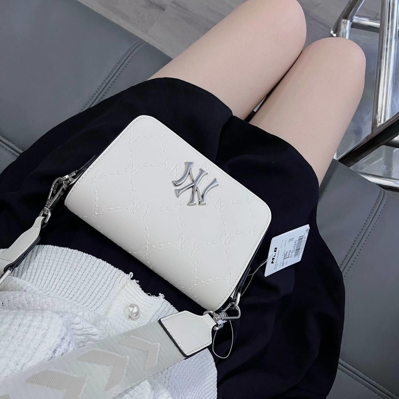 Lusso New York Yankees Reilly Crossbody Pack