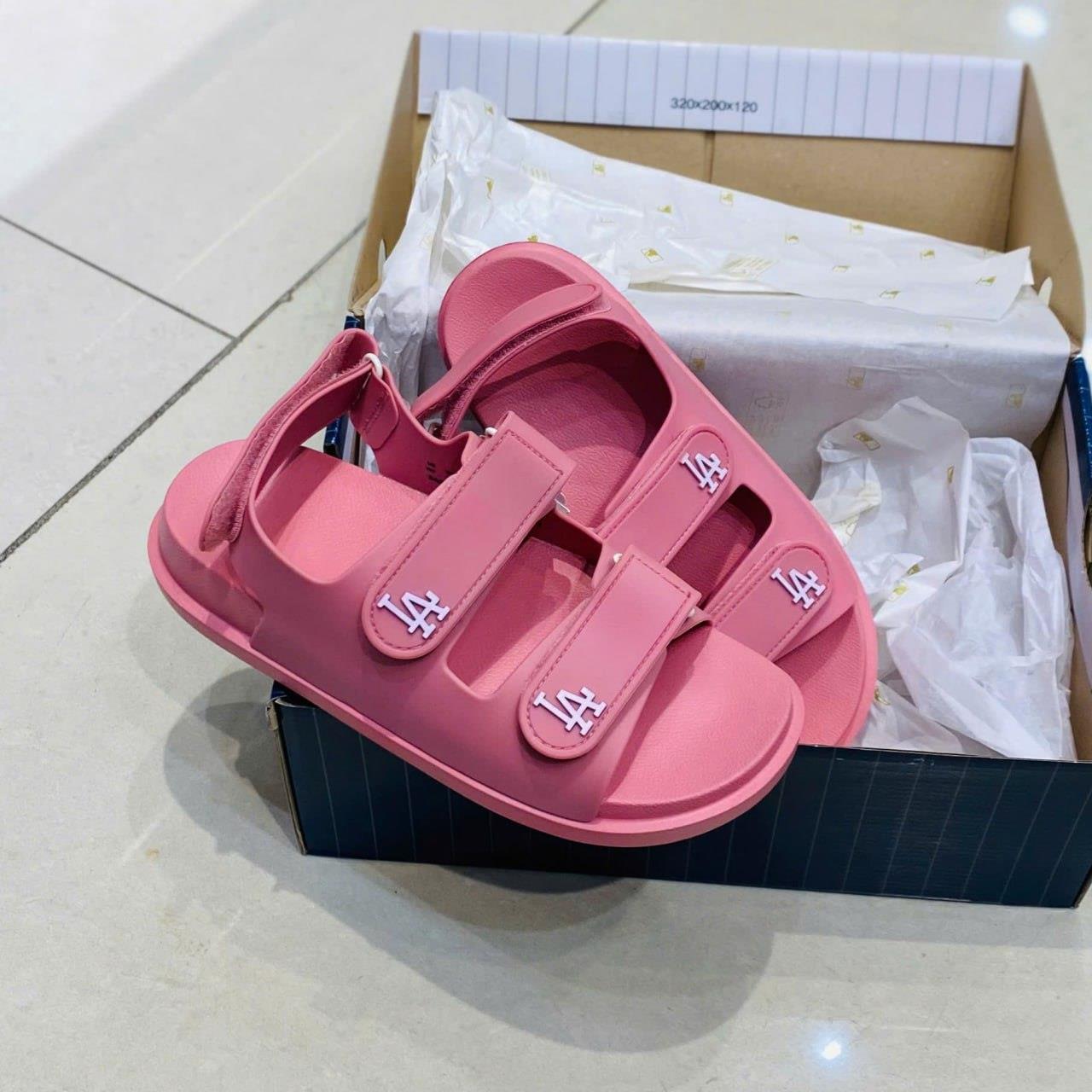 Giày thể thao, Balo thể thao, Nón thể thao, Thương hiệu giày nổi tiếng, Giày Adidas, Giày Nike, Balo Nike, Balo Adidas, Nón Nike, Nón Adidas
