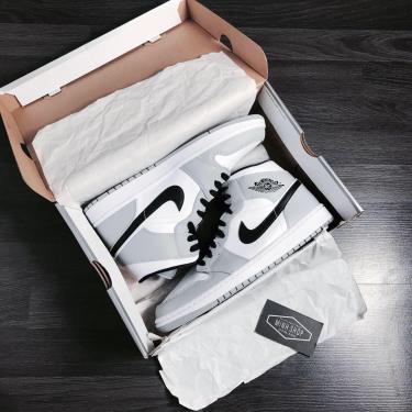 Giày Nike Air Jordan 1 Mid 'Light Smoke Grey' (M)