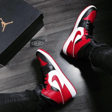 Hàng Chính Hãng Nike Air Jordan 1 Mid Chicago Black Toe Logo Red CUST 2021** V