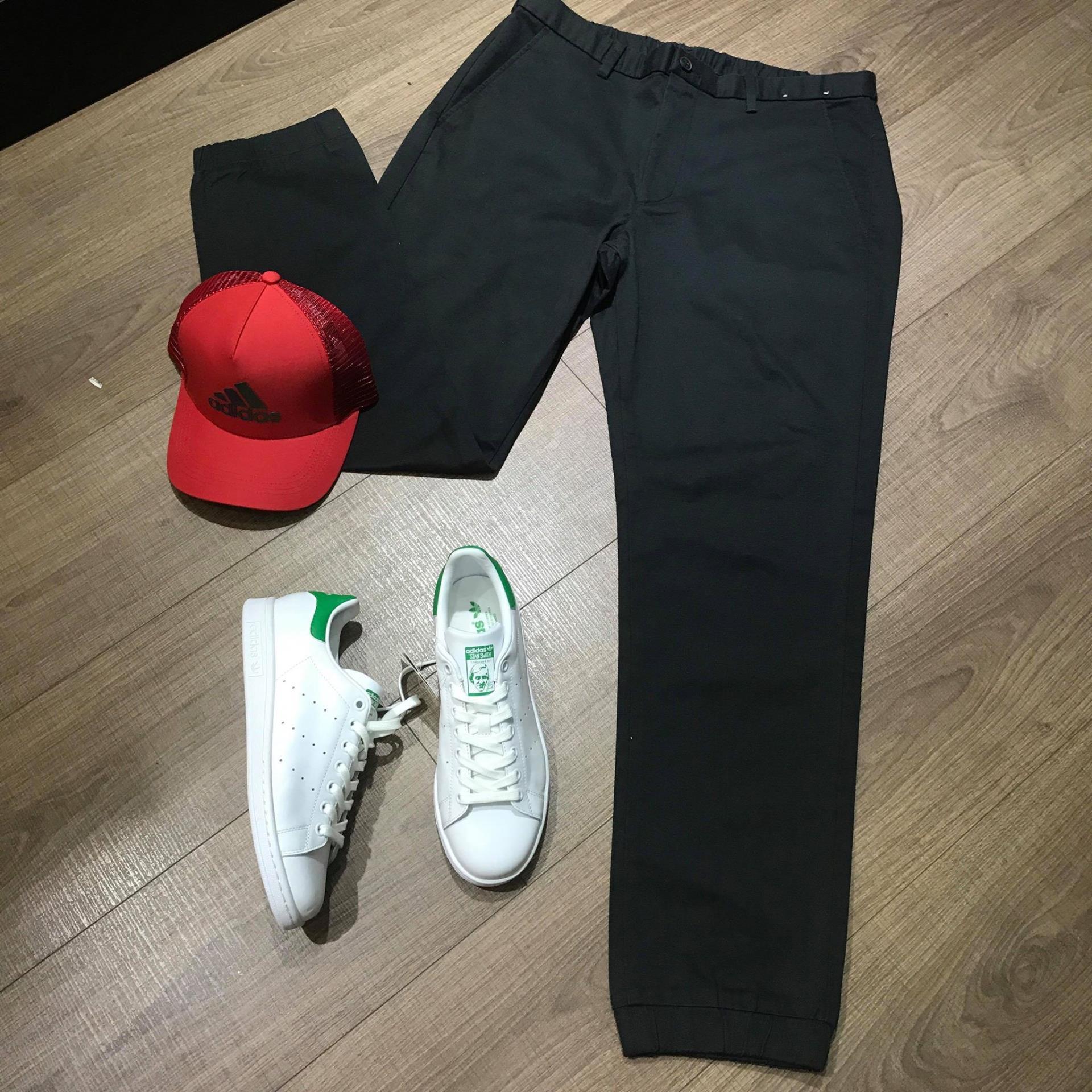 Uniqlo Jogger Pants  Black Mens Fashion Bottoms Joggers on Carousell