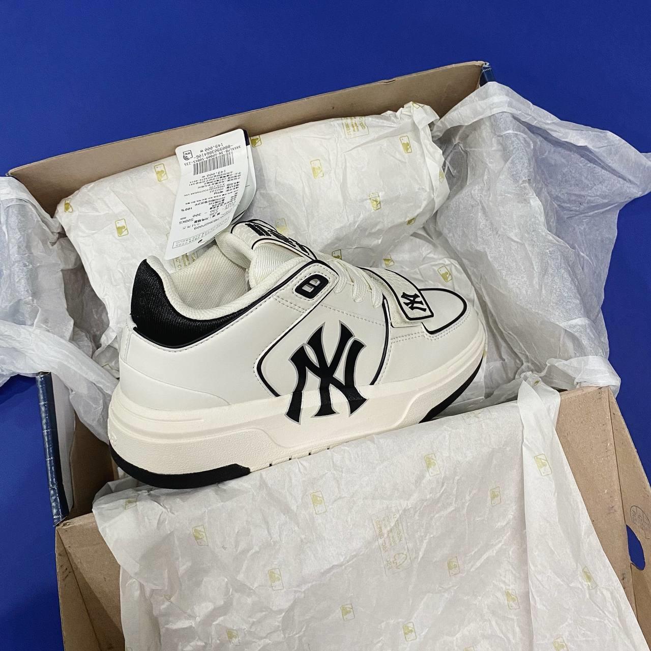 MLB Chunky Liner Mid New York Yankees Fashion Shoes Sneakers 3ASXLMB3N-50GNS