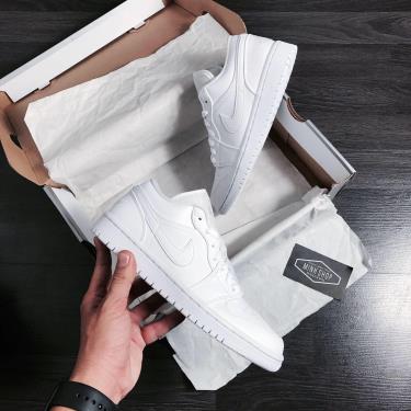 📤 HOT 📤 Hàng Chính Hãng Nike Air Jordan 1 Low 'Triple White' 2021** AO9944 111 📤 HOT 📤 Hàng Chính Hãng Nike Air Jordan 1 Low 'Triple White' 2021** AO9944 111