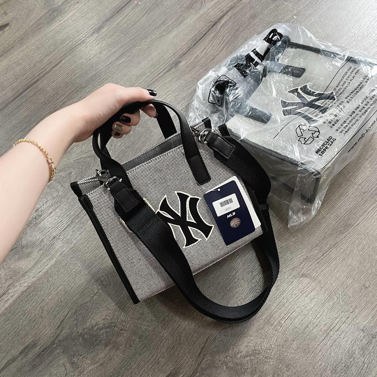 MLB Korea - Basic Big Logo Canvas Bucket Bag 50BKS - New York Yankees