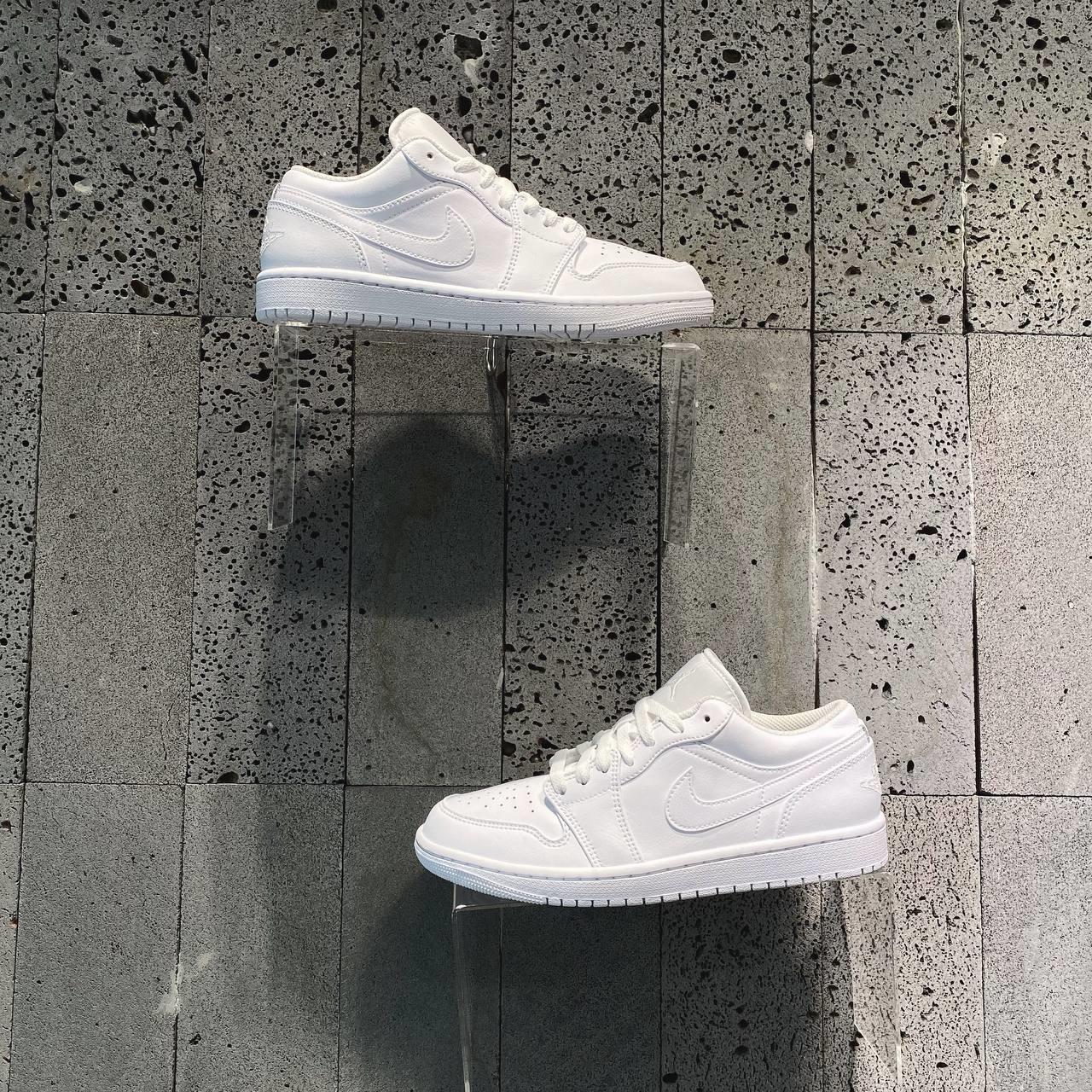 Minhshop.vn - Giày Nike Air Jordan 1 Low Triple White 2023 [553558