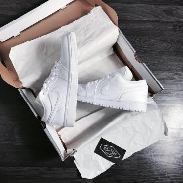 📤 HOT 📤 Hàng Chính Hãng Nike Air Jordan 1 Low 'Triple White' 2021** AO9944 111 📤 HOT 📤 Hàng Chính Hãng Nike Air Jordan 1 Low 'Triple White' 2021** AO9944 111