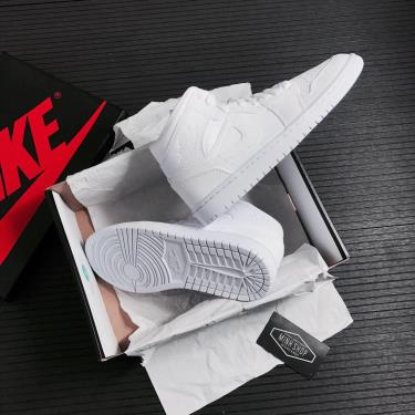 👉Must Have👈 Hàng Chính Hãng Nike Jordan 1 Mid Triple White 2.0 **2021** 554724 130 must-have-hang-chinh-hang-nike-jordan-1-mid-triple-white-2-0-2021-554724-130