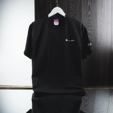 Hàng Chính Hãng Áo Thun Champion Heritage Embroidered Script Logo Black 2021** hang-chinh-hang-ao-thun-champion-heritage-embroidered-script-logo-black-2021