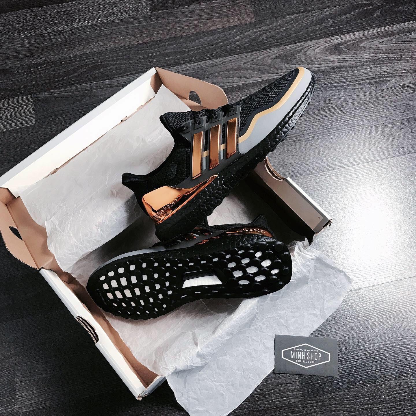 Adidas ultra boost top black gold eg8102