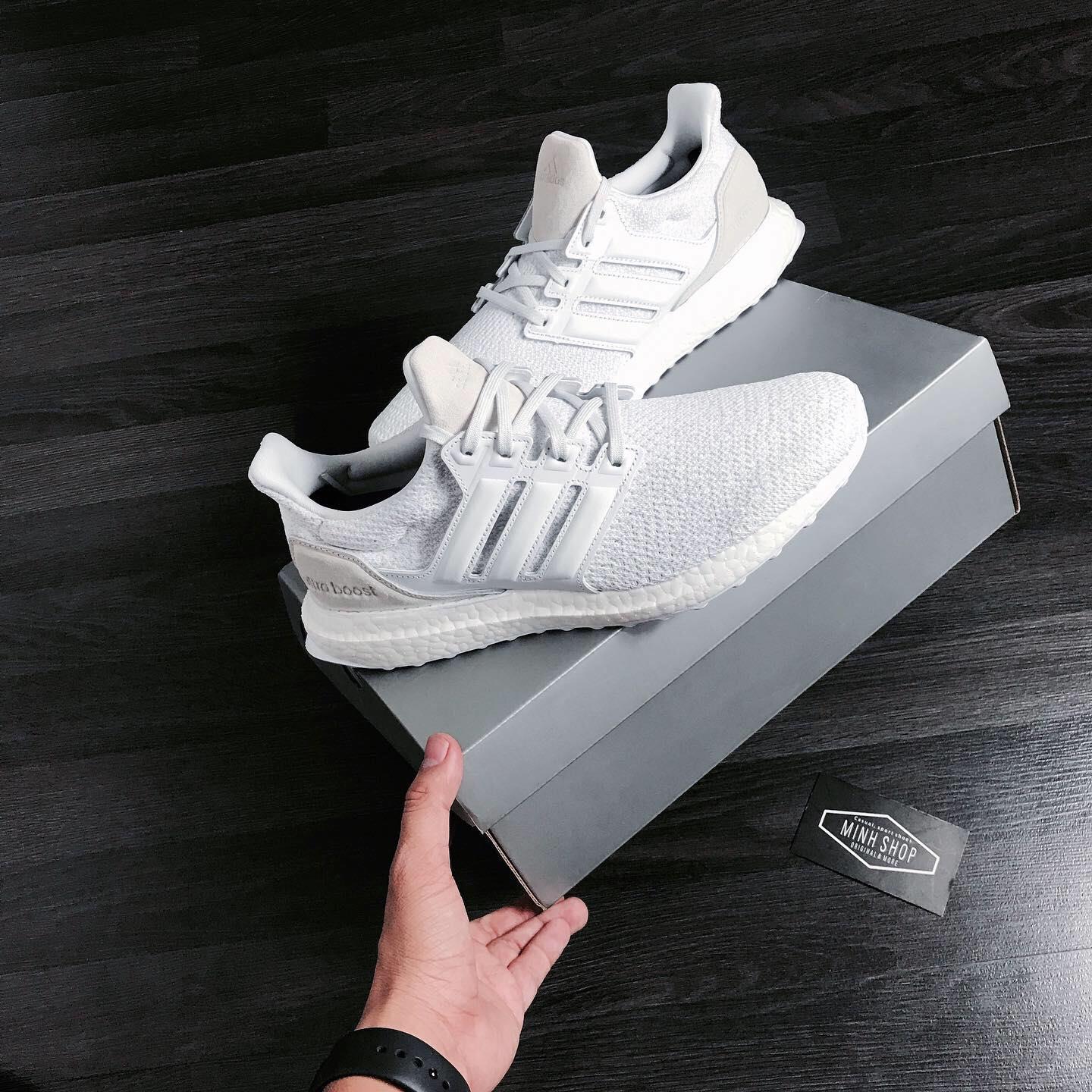 Adidas ultra boost 2024 triple white 2.0 giá