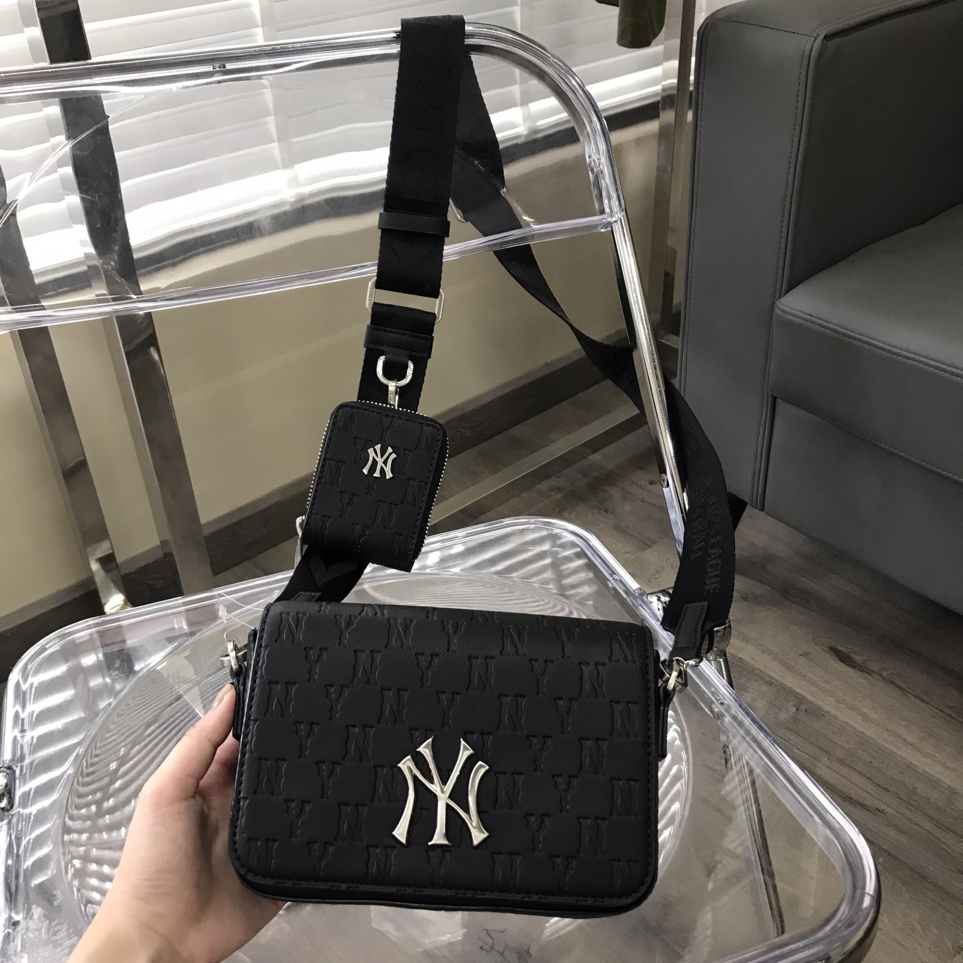 Túi đeo chéo LG0431 MLB Monogram Denim Cross Bag New York Yankees màu Beige   Junauthentic