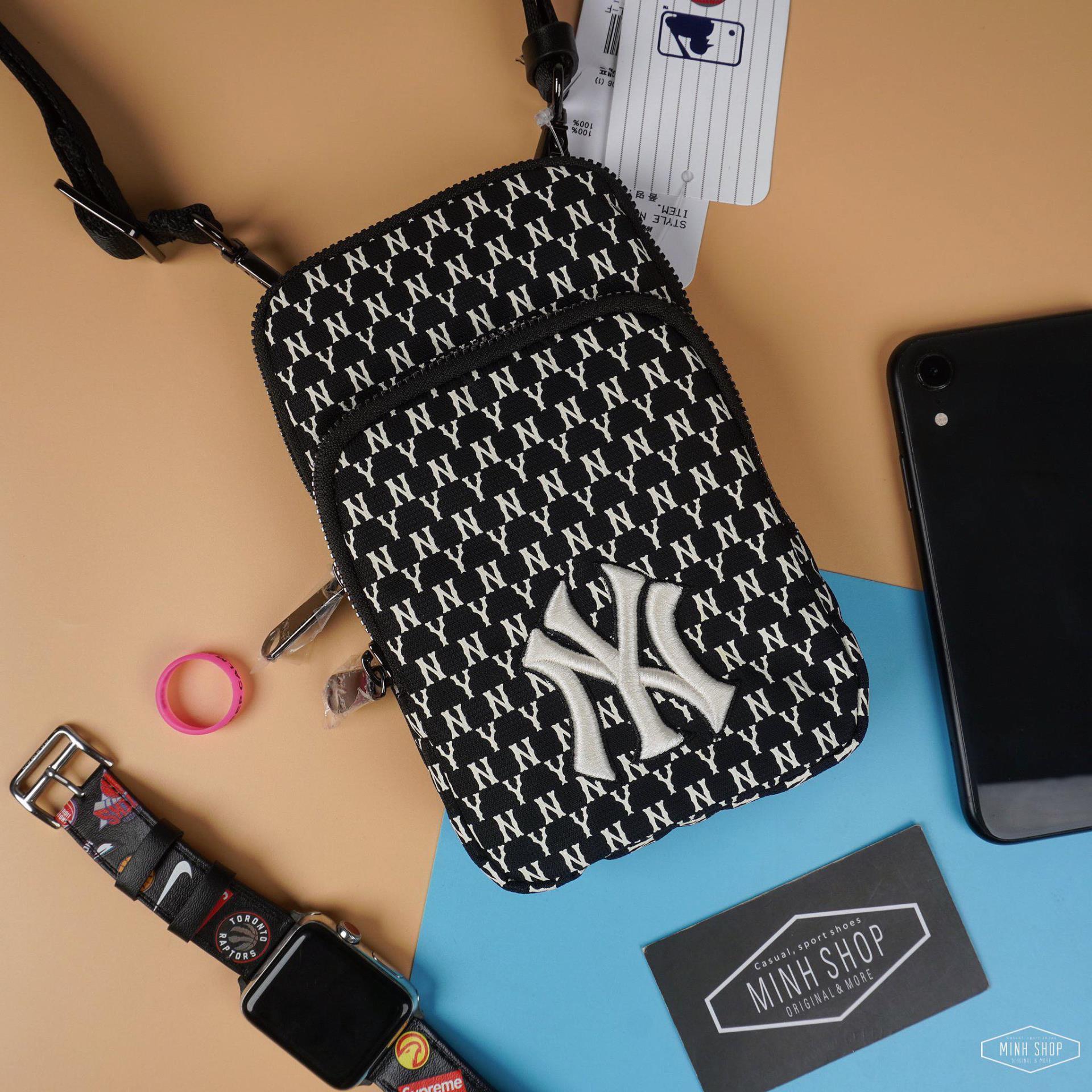 MLB MONOGRAM New York Yankees Mini Crossbody Bag 32BGDK111 MLB  กระเป๋าสะพายข้าง 11.5*18*2cm Sky Blue