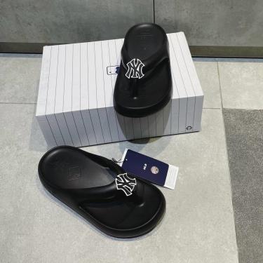 MLB Chunky Slider Flip-Flop New York Yankees White