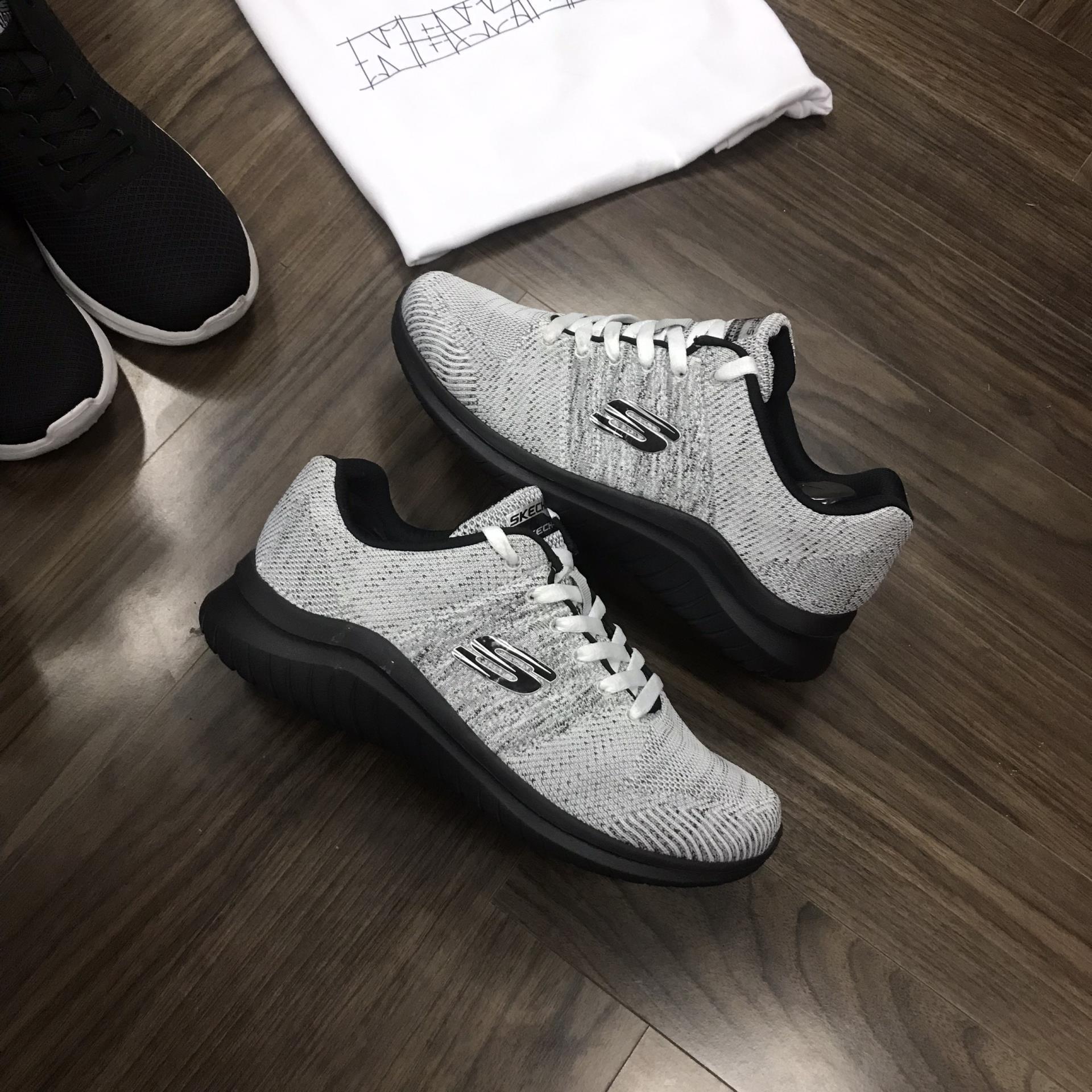 Giày skechers relaxed on sale fit