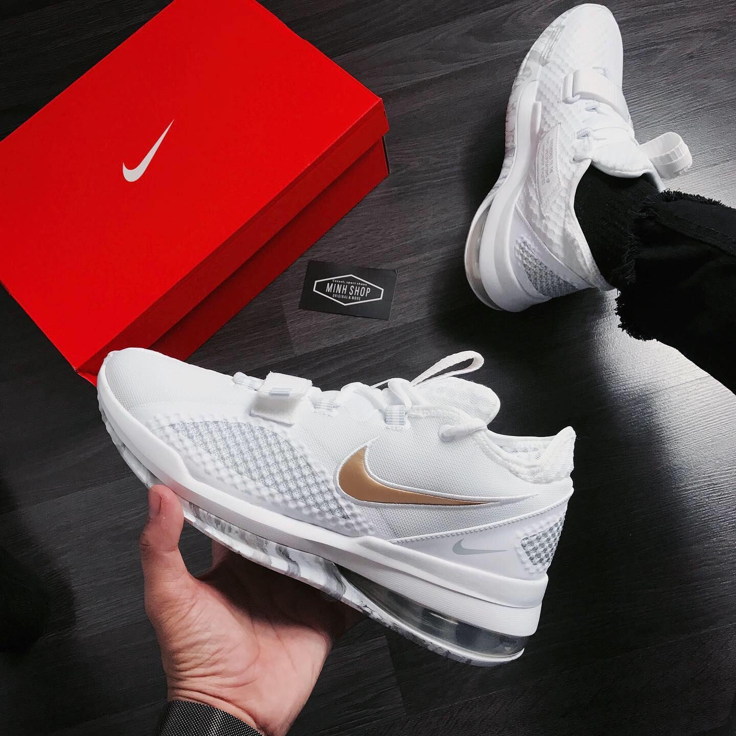 Nike air force on sale max low white gold