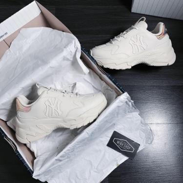 Hàng Chính Hãng MLB Big Ball Chunky Shiny New York Yankees Cream/Gold 2021** Hàng Chính Hãng MLB Big Ball Chunky Shiny New York Yankees Cream/Gold 2021**