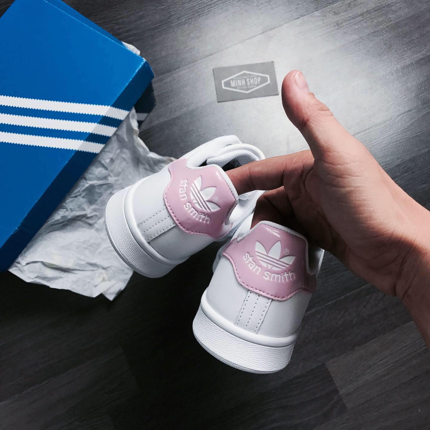 Baby pink outlet adidas stan smith