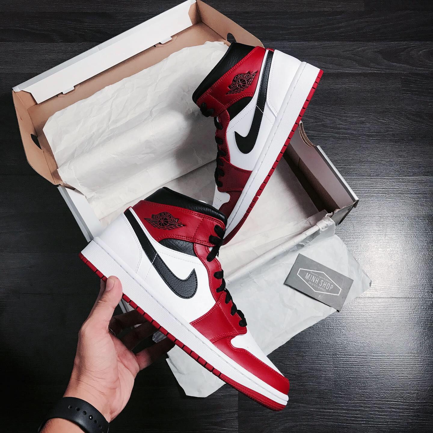 red and white jordan 1 chicago