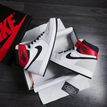 Giày Nike Air Jordan 1 Retro High OG 'Light Smoke Grey' ** [555088 126]