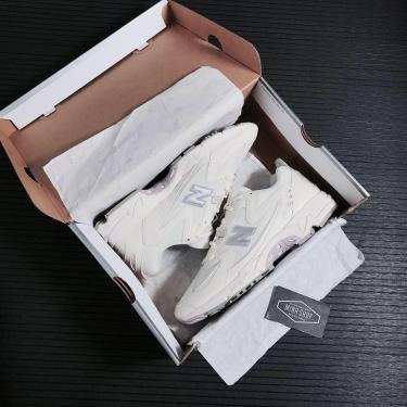 Hàng Chính Hãng NewBalance Abzorb 828 White/Grey Logo 2021* mi828cb hang-chinh-hang-newbalance-abzorb-828-white-grey-logo-2021-mi828cb