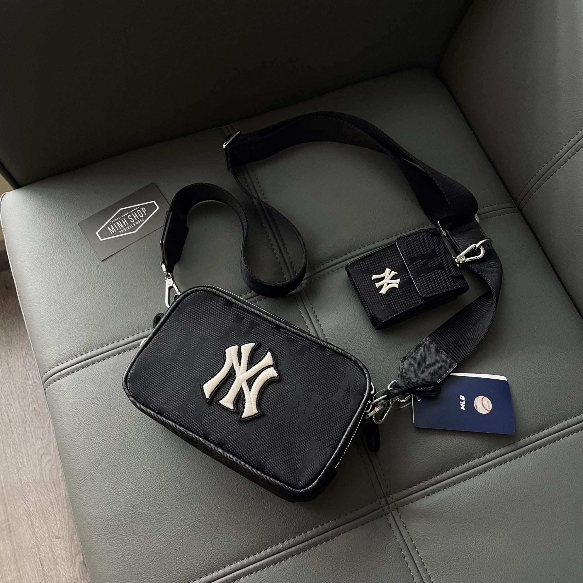 Túi MLB Monogram Hoodie Bag New York Yankees White 32BGPB11150I   qtsneakers