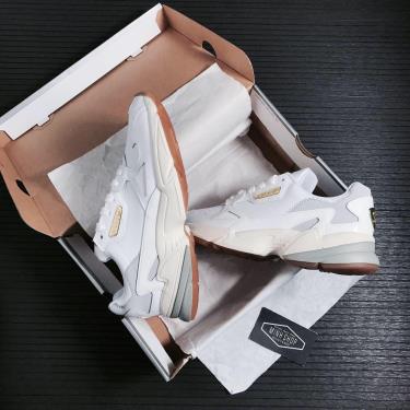 Hàng Chính Hãng Adidas Falcon White/Gum 2021** FV8279 Hàng Chính Hãng Adidas Falcon White/Gum 2021** FV8279