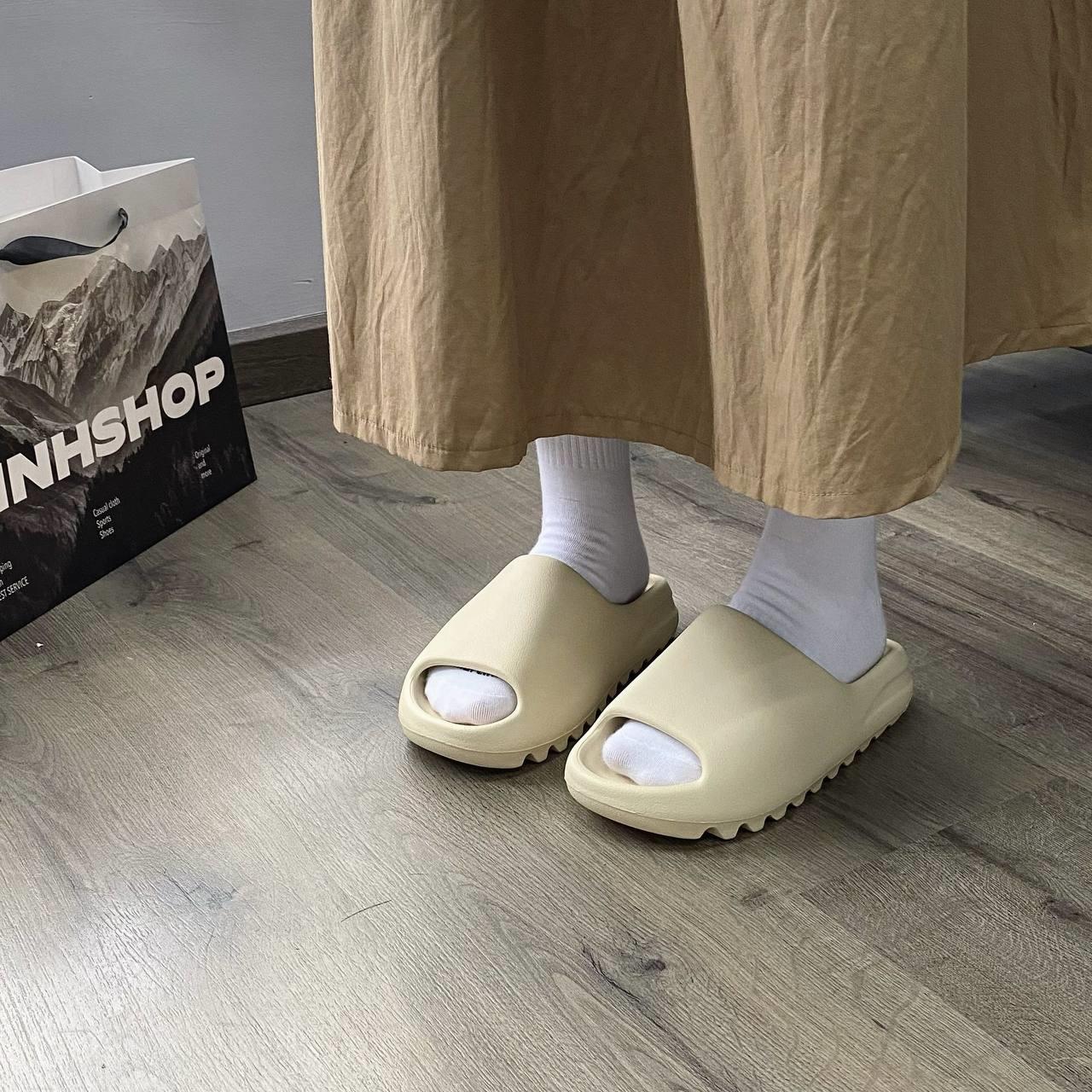 Minhshop.vn - Dép Adidas Yeezy Slide 'Bone' 2023 [FZ5897]