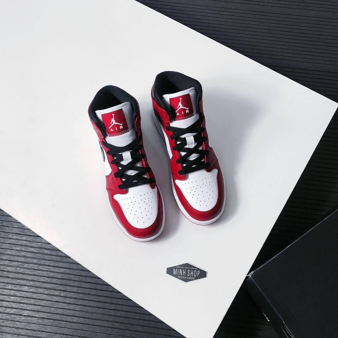 Giày Nike Air Jordan 1 Mid 'Chicago' Red/White GS [554725