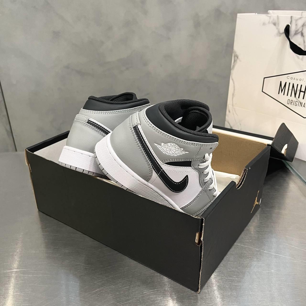 Minhshop.vn - Giày Nike Jordan 1 Mid 'Light Smoke Grey' GS