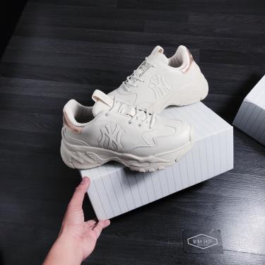 Hàng Chính Hãng MLB Big Ball Chunky Shiny New York Yankees Cream/Gold 2021** Hàng Chính Hãng MLB Big Ball Chunky Shiny New York Yankees Cream/Gold 2021**