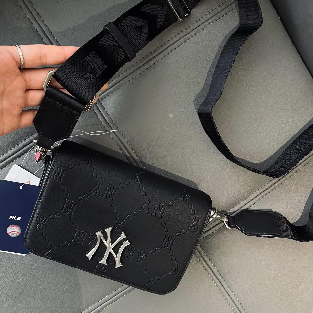 NY Yankees Mini Monogram Embo Cross Bag Black