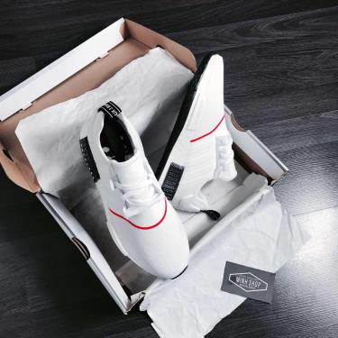 best-seller-giay-adidas-nmd-r1-cloud-white-solar-red-ee5086