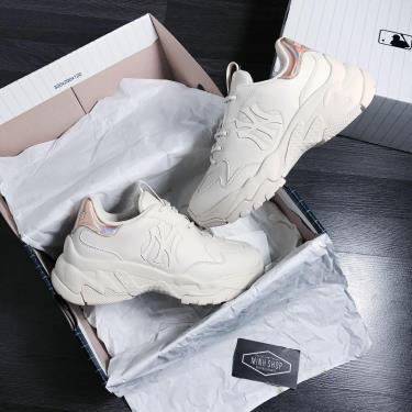 Hàng Chính Hãng MLB Big Ball Chunky Shiny New York Yankees Cream/Gold 2021** Hàng Chính Hãng MLB Big Ball Chunky Shiny New York Yankees Cream/Gold 2021**