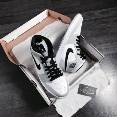 Giày Nike Air Jordan 1 Mid 'Light Smoke Grey' (M)