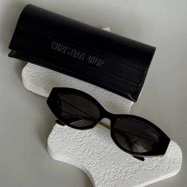 Kính Christian Dior 30Montaigne B6F Butterfly Sunglasses ''Black'' - Image 1