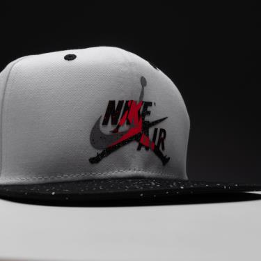Hàng Chính Hãng Nón Nike Air Jordan Snapback White/Black 2021**