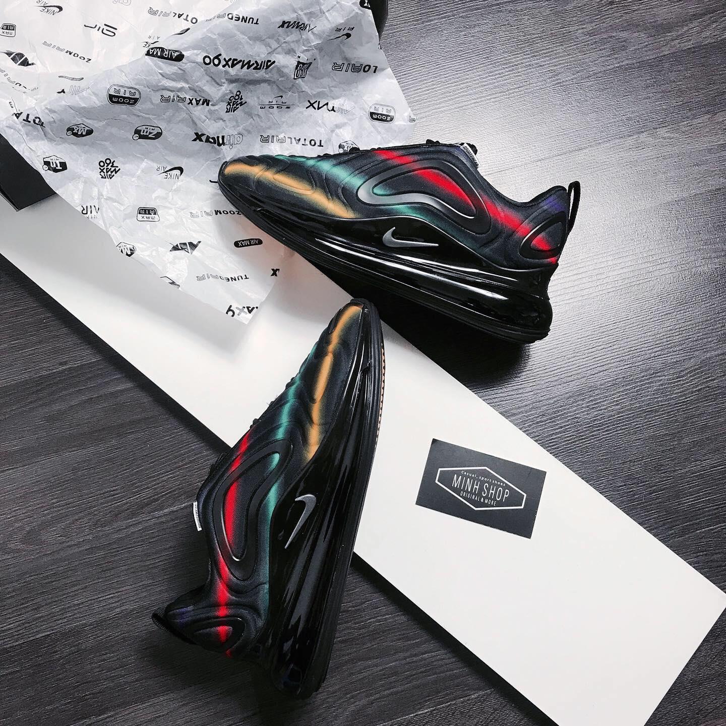 Air max 720 shop black metallic silver university gold