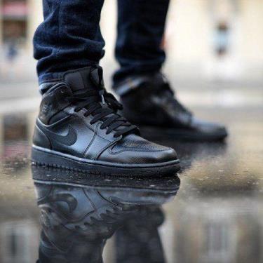 -40% Giày Nike Air Jordan 1 Mid Triple Black [554724-091]