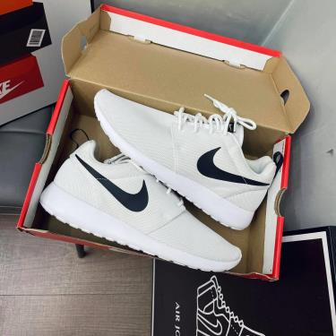 Sale~~ Only 1 ** Hàng Chính Hãng Nike Roshe One White/Black **2021** ( áp dụng CK ) sale--only-1-hang-chinh-hang-nike-roshe-one-white-black-2021-ap-dung-ck