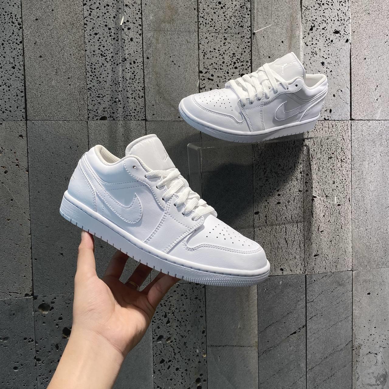 Minhshop.vn - Giày Nike Air Jordan 1 Low Triple White 2023 [553558