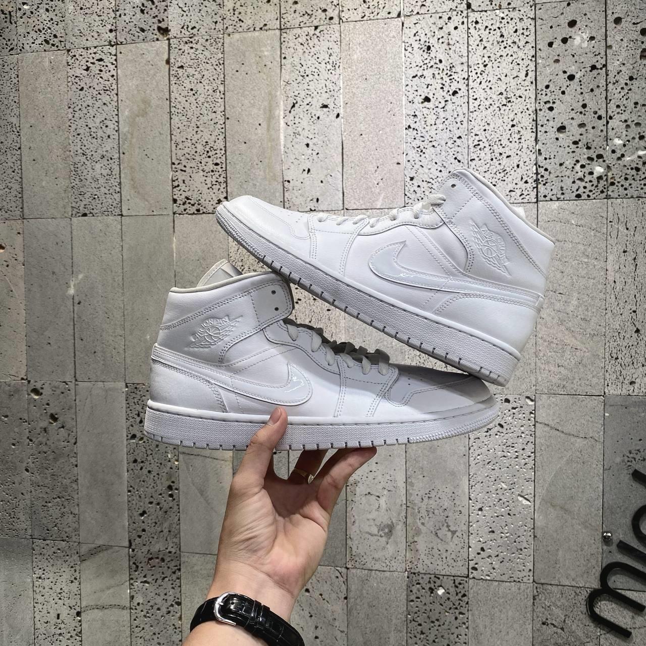 Minhshop.vn - Giày Nike Air Jordan 1 Mid 'Triple White' [DV0991-111]