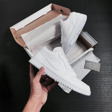 📤 HOT 📤 Hàng Chính Hãng Nike Air Jordan 1 Low 'Triple White' 2021** AO9944 111 📤 HOT 📤 Hàng Chính Hãng Nike Air Jordan 1 Low 'Triple White' 2021** AO9944 111