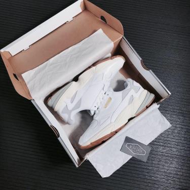 Hàng Chính Hãng Adidas Falcon White/Gum 2021** FV8279 Hàng Chính Hãng Adidas Falcon White/Gum 2021** FV8279