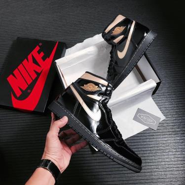 Hàng Chính Hãng Nike Air Jordan 1 High OG Patent Black Metallic Gold 2021**