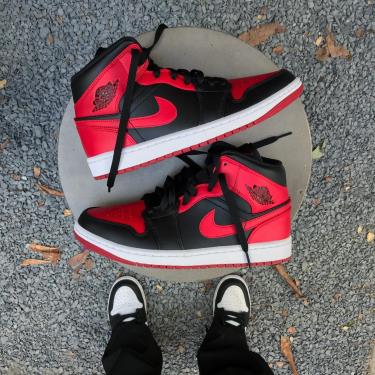 HAPPY NEW YEAR   3️⃣5️⃣% Giày Nike Air Jordan 1 Mid Banned ** [554724 074]