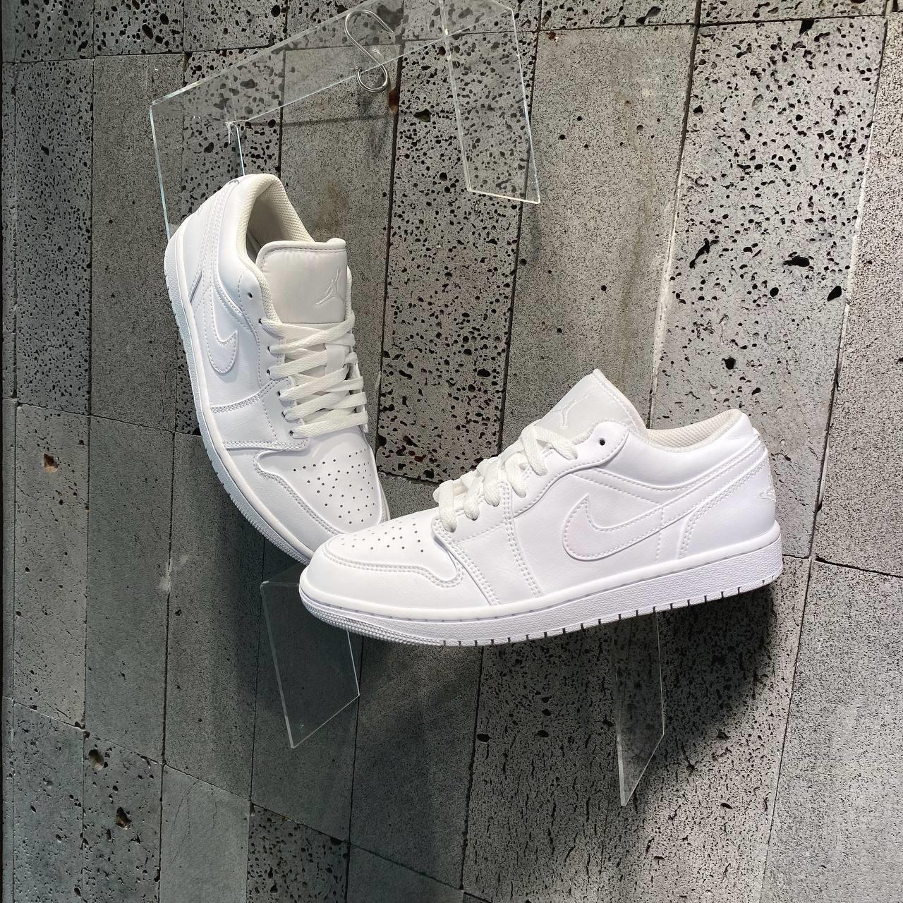 Minhshop.vn - Giày Nike Air Jordan 1 Low Triple White 2023 [553558