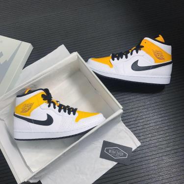 ❌ HOT HIT ❌ Hàng Chính Hãng Nike Air Jordan 1 Mid Laser Orange 2021** BQ6472 107 hot-hit-hang-chinh-hang-nike-air-jordan-1-mid-laser-orange-2021-bq6472-107