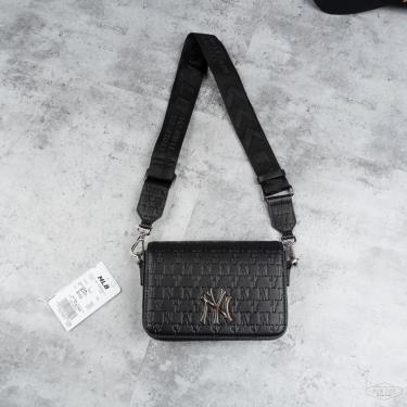 Hàng Chính Hãng Túi MLB Monogram Hoodie Bag New York Yankees Black 2021** 32BGPB111-50L hang-chinh-hang-tui-mlb-monogram-hoodie-bag-new-york-yankees-black-2021-32bgpb111-50l