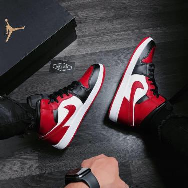 Hàng Chính Hãng Nike Air Jordan 1 Mid Chicago Black Toe Logo Red CUST 2021** V